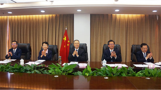 中国侨联举办“侨连五洲·云聚中秋”海外侨领代表视频会 万立骏等出席