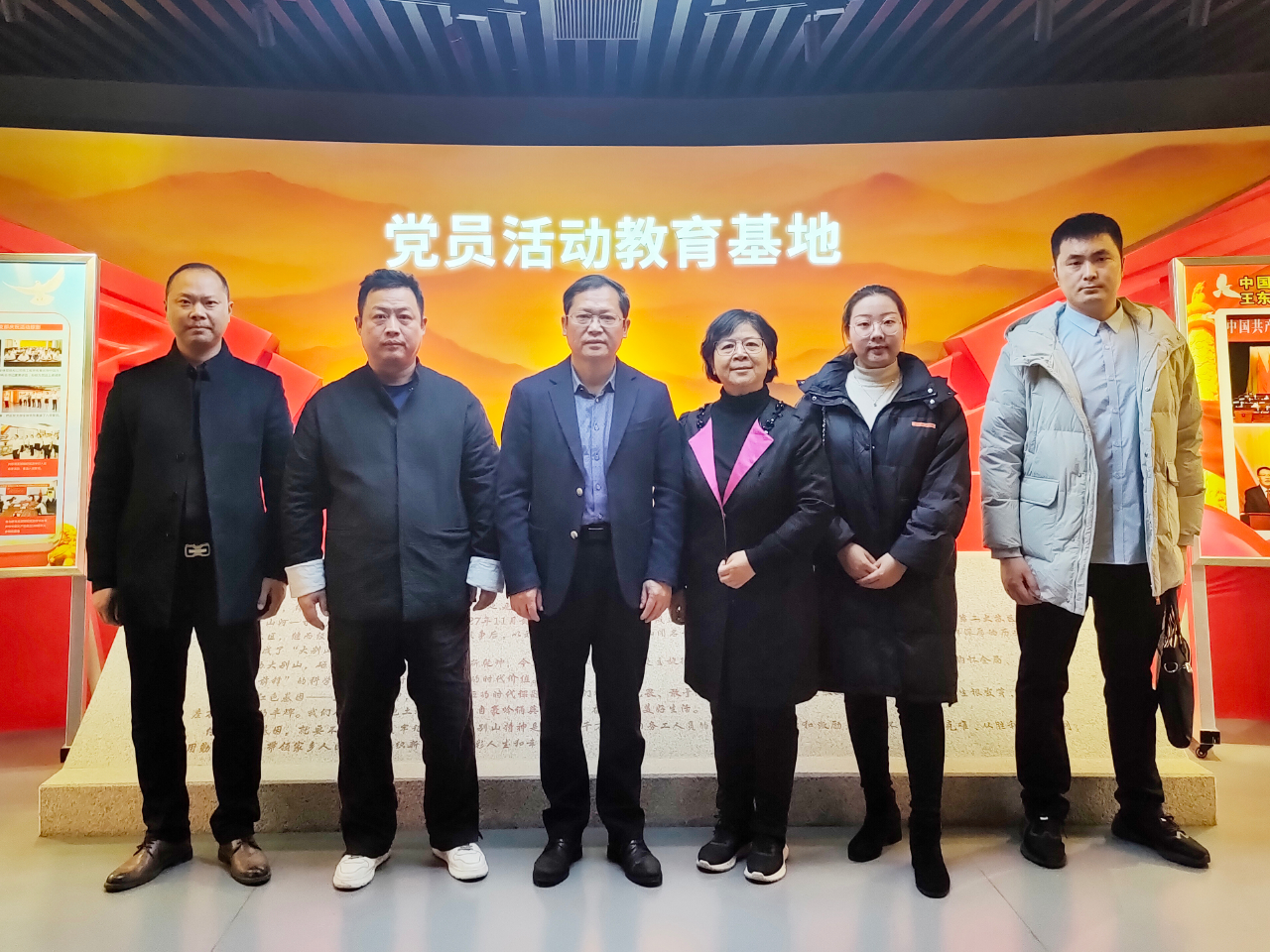 河南省侨商会党支部一行到潢川县驻郑州流动党工委参观学习