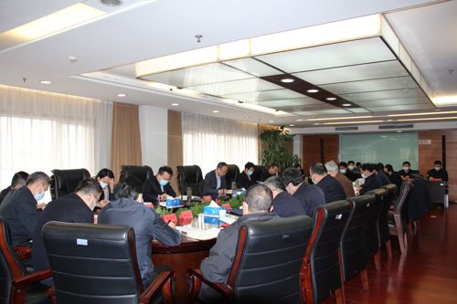 中国侨联党组理论学习中心组 深入学习领会习近平总书记在中青年干部培训班 开班式上的重要讲话精神