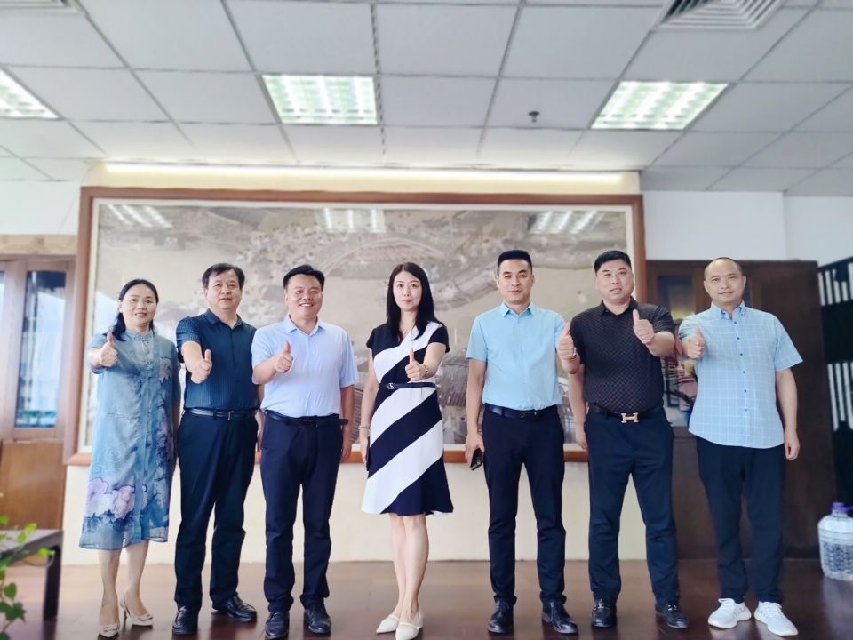 热烈欢迎！郏县经开区领导一行莅临我会，并与我会展开座谈