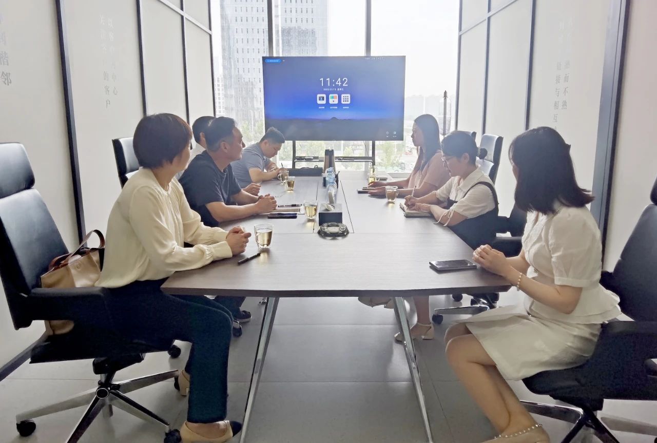 濮阳市侨联党组书记、主席赵成瑞一行莅临我会座谈参观