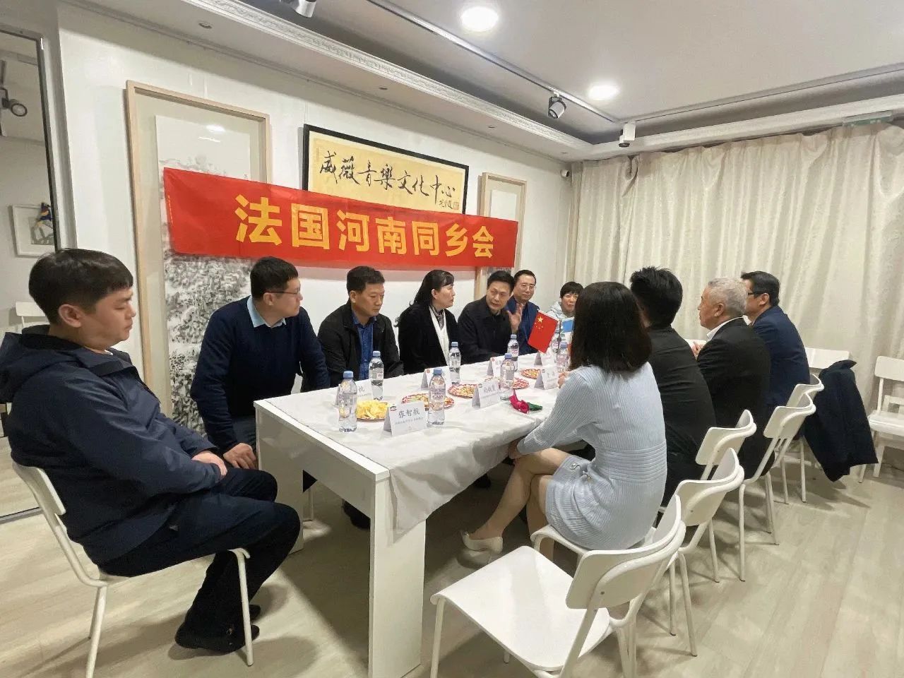 河南省侨联考察团到访法国河南同乡会