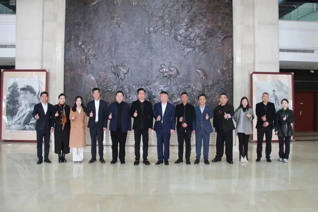 【团体会员】在商丘市侨联的带队下，我会团体会员商丘市侨商会赴许昌、信阳学习考察