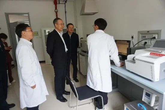 万立骏在青海、宁夏调研侨联工作