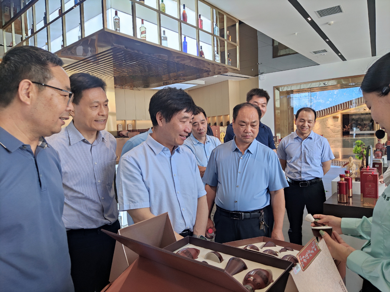 河南省侨联党组成员、副主席刘智良陪同中国华侨华人研究所张春旺一行赴三门峡渑池调研仰韶文化