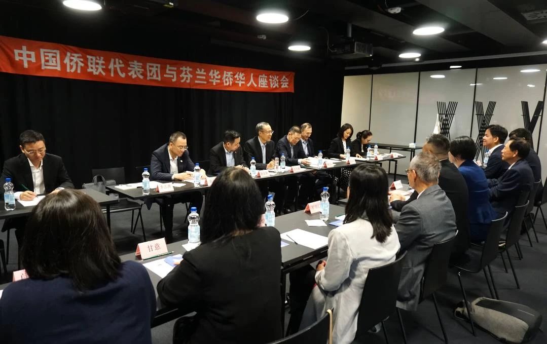 万立骏在芬兰走访侨团侨企、看望侨胞并与旅芬侨界代表座谈