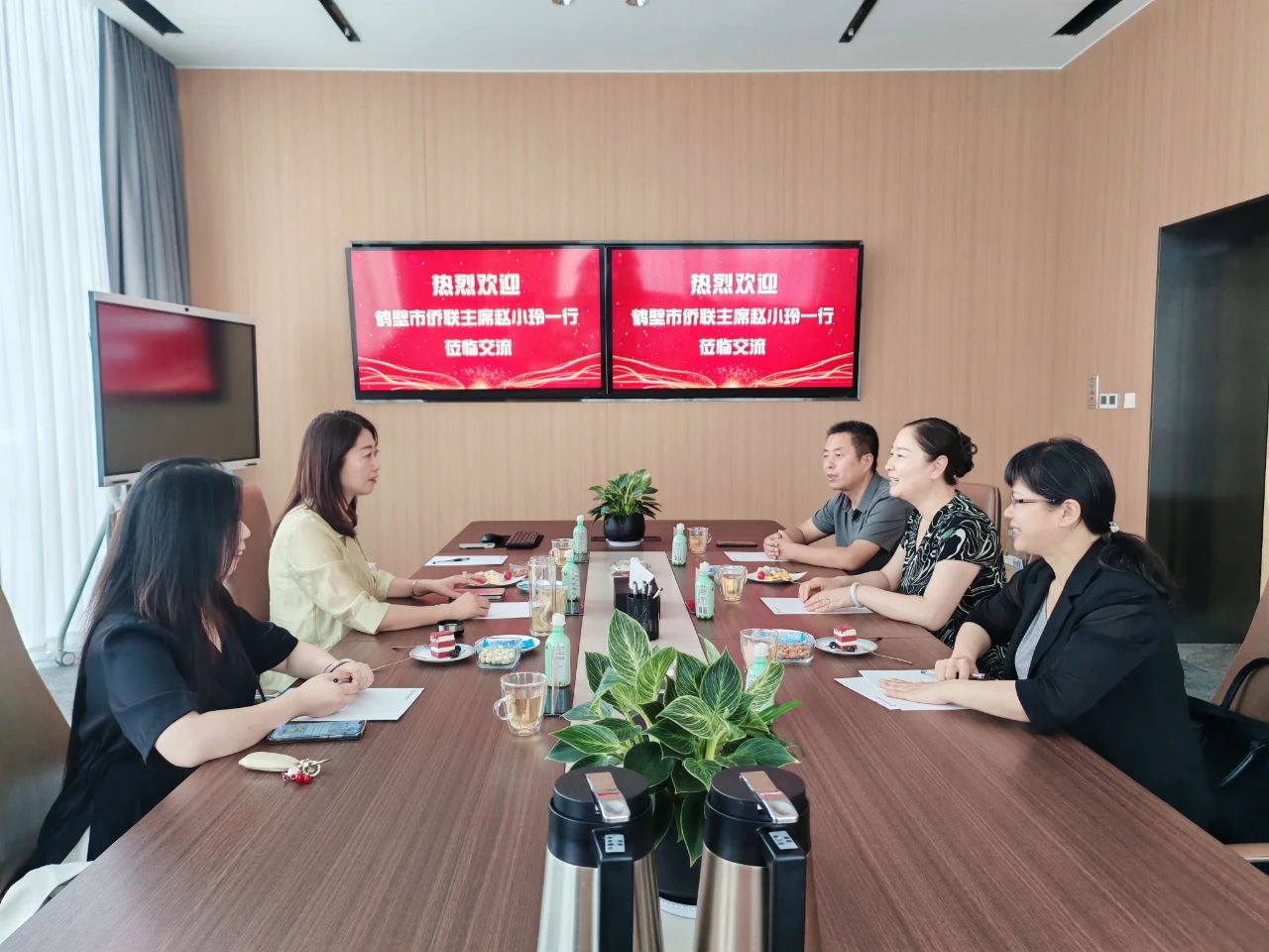 鹤壁市侨联党组书记、主席赵小玲一行来访省侨商会座谈交流