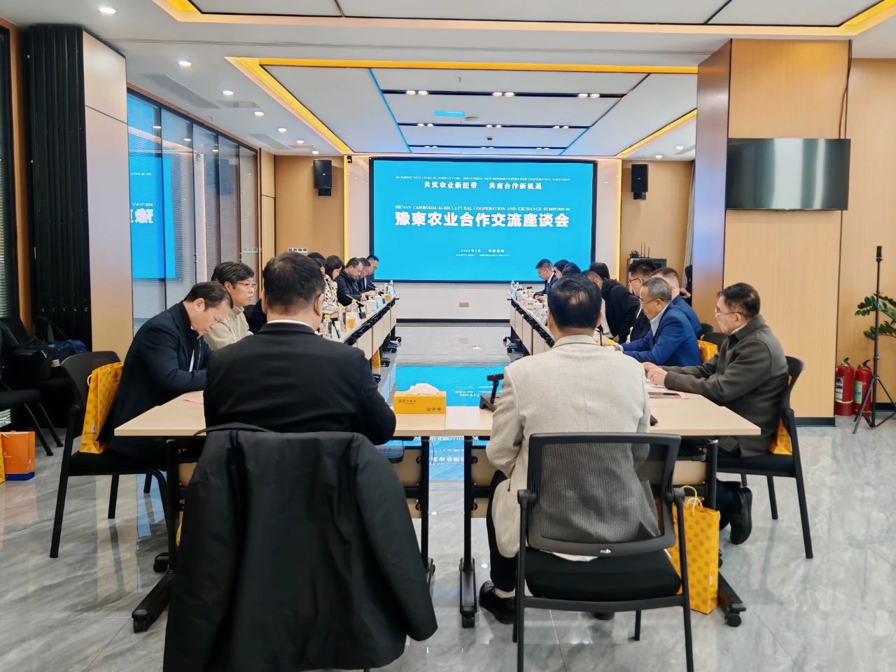 柬埔寨内政部国务秘书、副国务秘书一行到访河南省侨商会，并与河南企业家共探农业新机遇