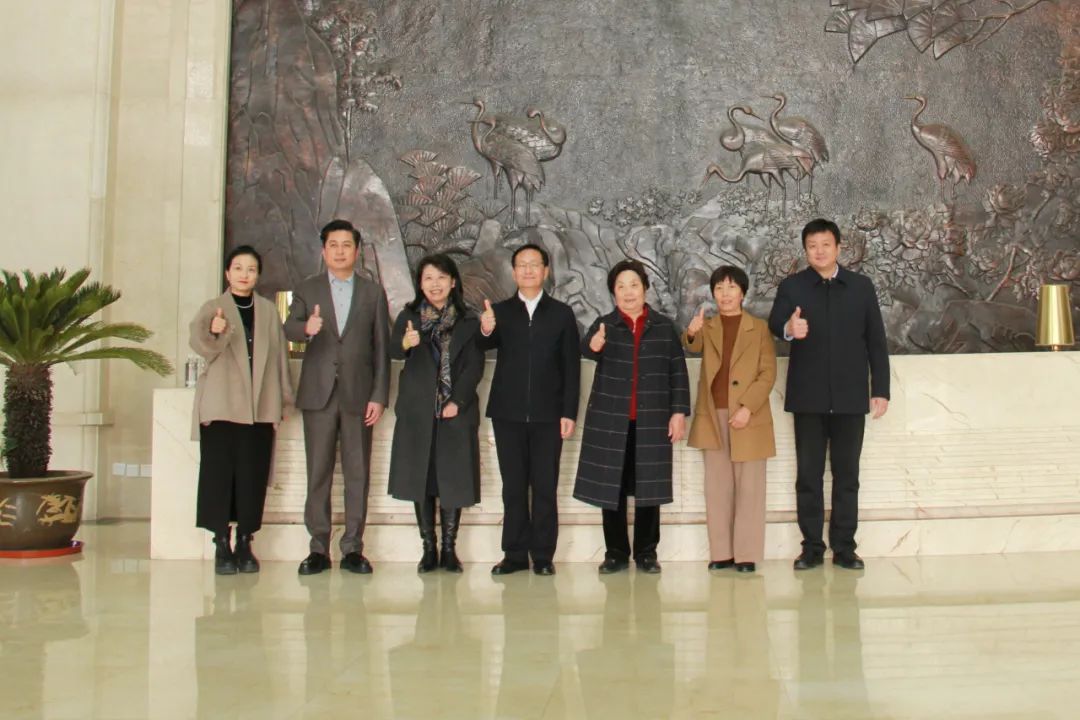 河南省侨联党组书记、主席杨海强一行走进河南省侨商会执行会长单位瑞美真发、常务副会长单位中原建设集团调研