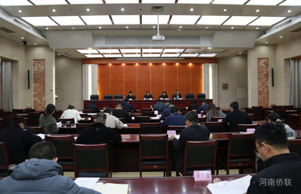 省侨联召开党组理论学习中心组学习（扩大）会议专题学习全国两会精神