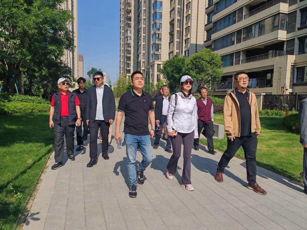 河南省侨商联合会“中原侨商西安行”走进副会长单位世茂璀璨倾城项目观摩交流，并考察西安市未央区