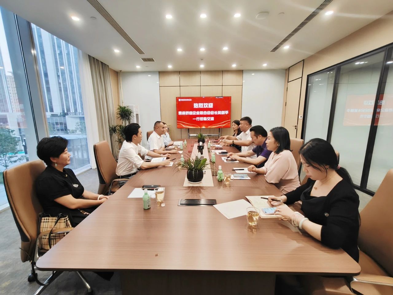 河南省侨商联合会名誉会长、贵州侨商企业联合会会长吴剑平一行到访座谈交流