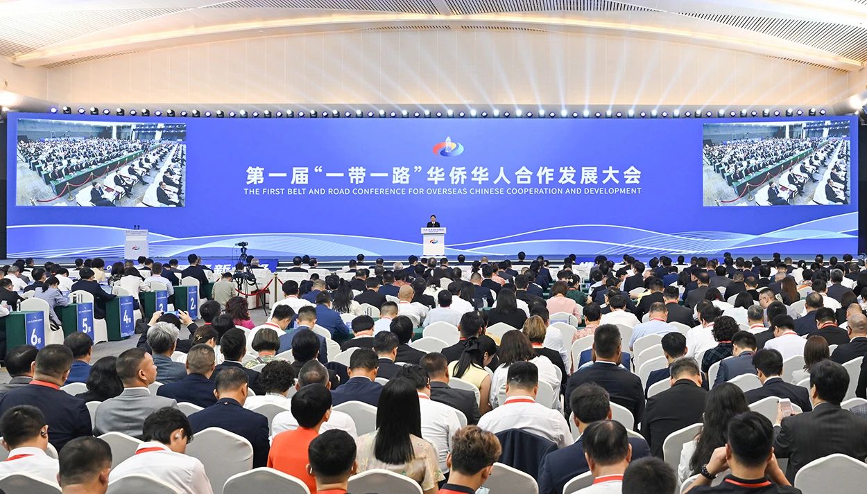 河南省侨商联合会会长郑定辉应邀参加第一届“一带一路”华侨华人合作发展大会