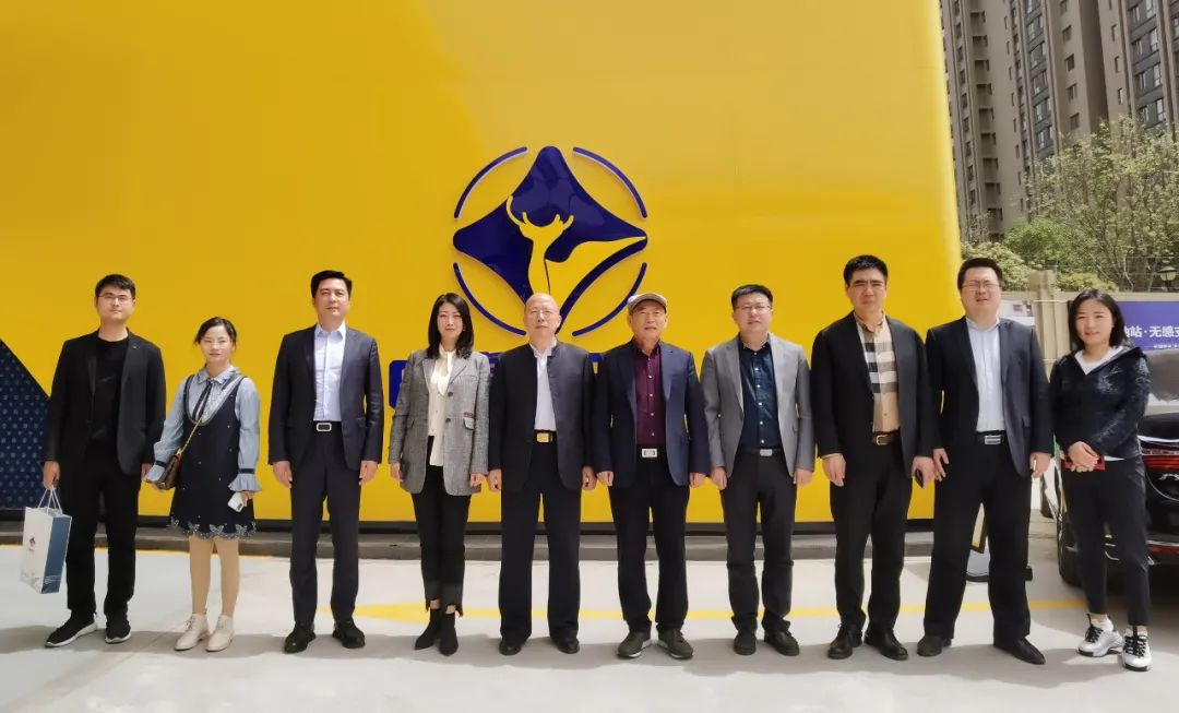 省侨商会调研走访副会长单位河南中睿石化有限公司，“网红”加油站令人眼前一亮！