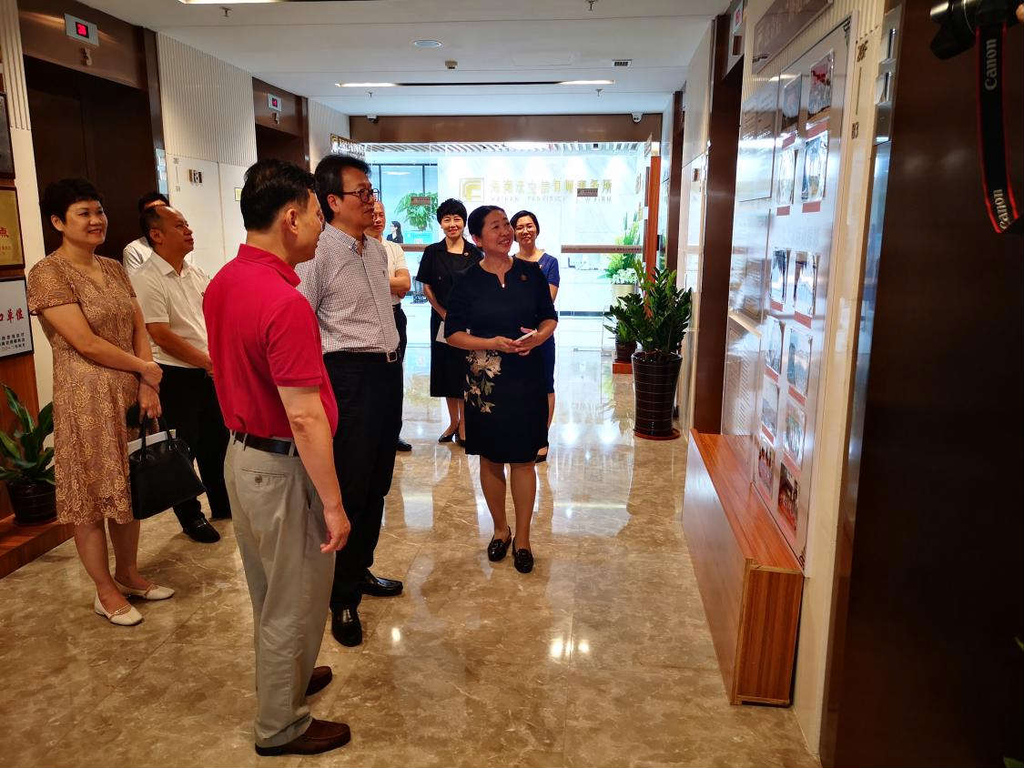 李卓彬在海南调研侨联工作