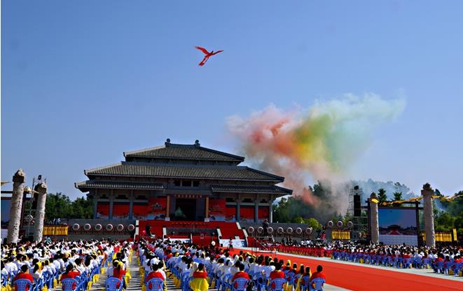 程学源出席辛丑年世界华人炎帝故里寻根节开幕式暨拜谒炎帝神农大典并调研