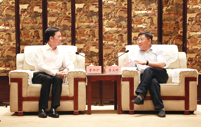 龚立群会见中国侨商联合会常务副会长曾焕沙一行