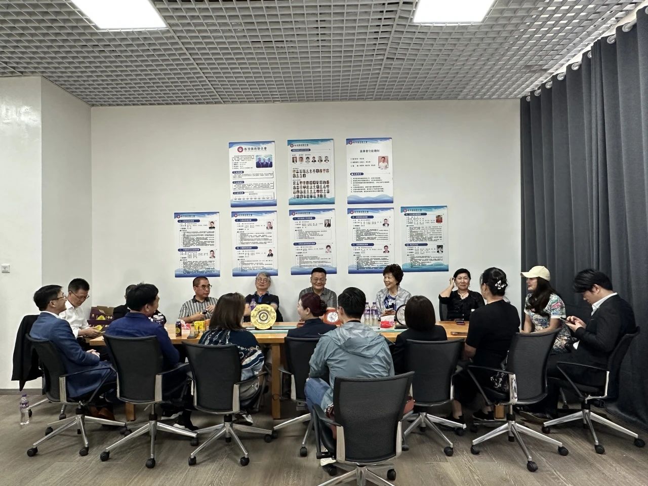 【名誉会长】香港侨商联合会会长徐旭昶主持会长会议 谋划2025年重点工作与考察计划