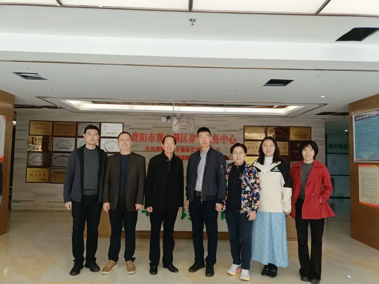 【名誉会长】百孚集团董事长吴剑平陪同石家庄市人大常委考察组对贵阳市、凯里市、麻江县养老旅居与乡村振兴进行了考察观摩！