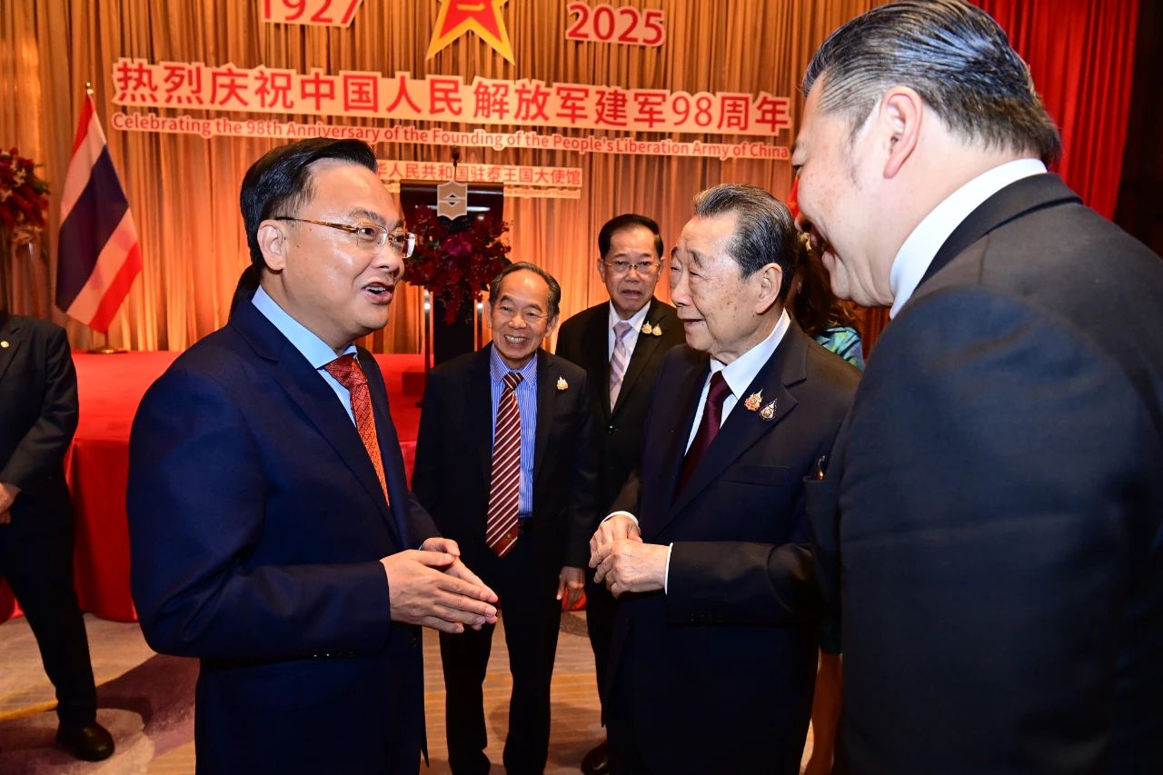 中国侨商联合会会长、正大集团资深董事长谢国民应邀出席中国驻泰国大使馆庆祝中国人民解放军建军98周年招待会
